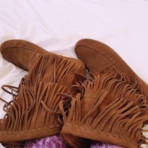 Minnetonka Mid Suede boots